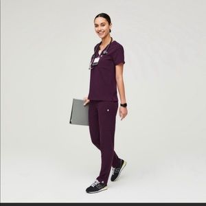 Figs Yola skinny scrub pant in Deep Purple, size XS